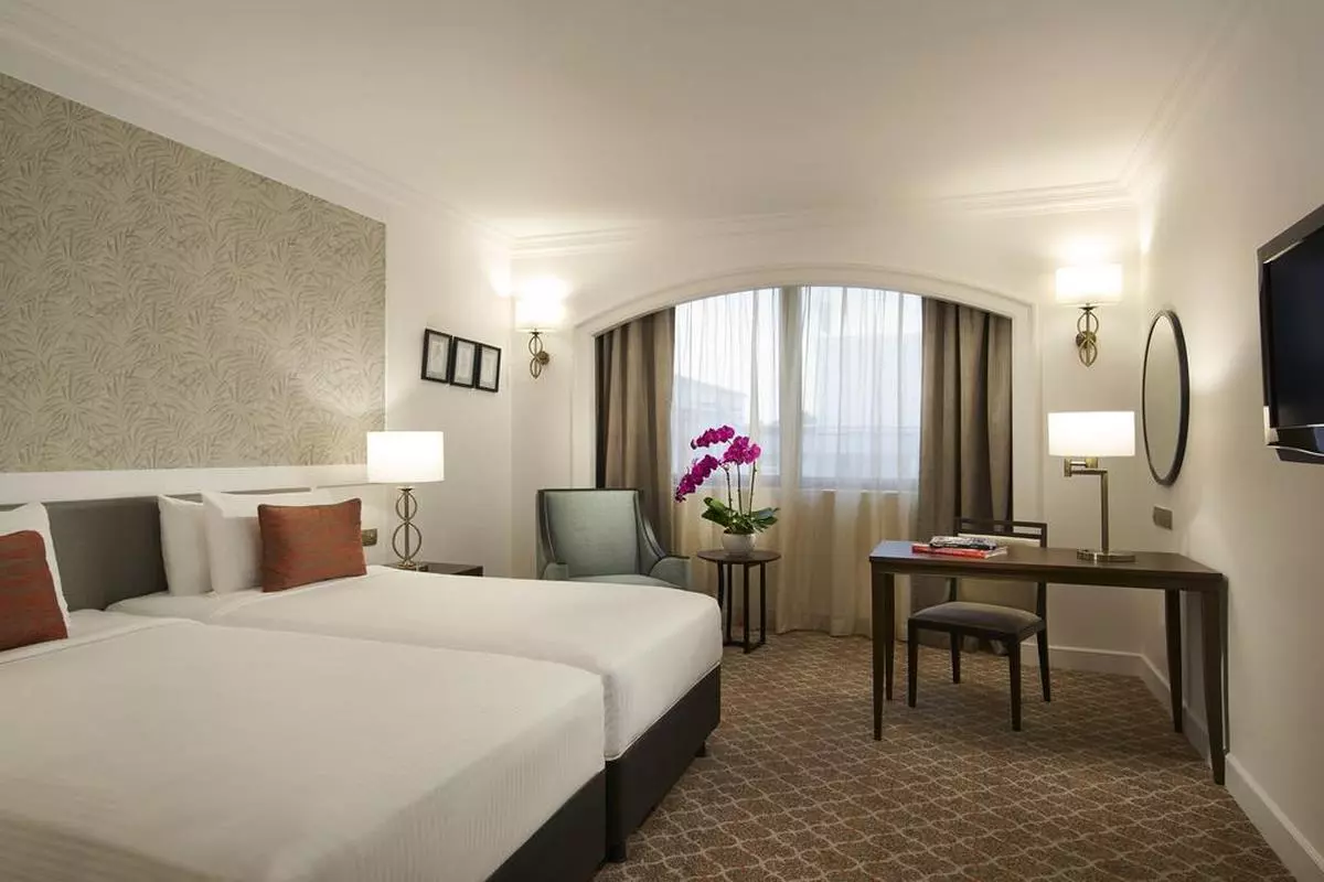 Orchard Rendezvous Hotel room (Copy).jpg
